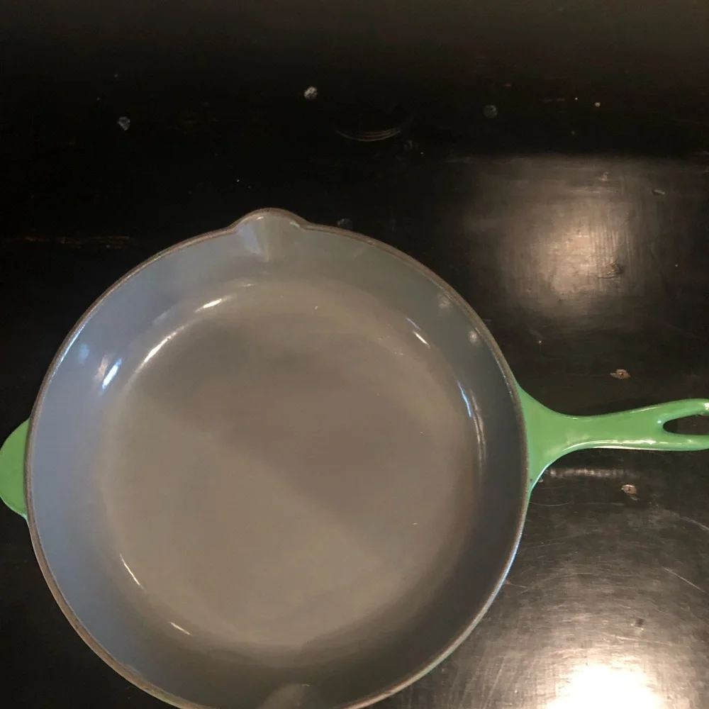 Le Creuset 26 cm fry pan cast iron green great condition preowned